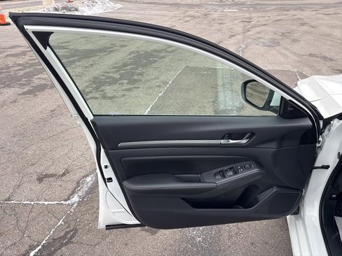 Used 2022 Nissan Altima 2.5 SV image 19