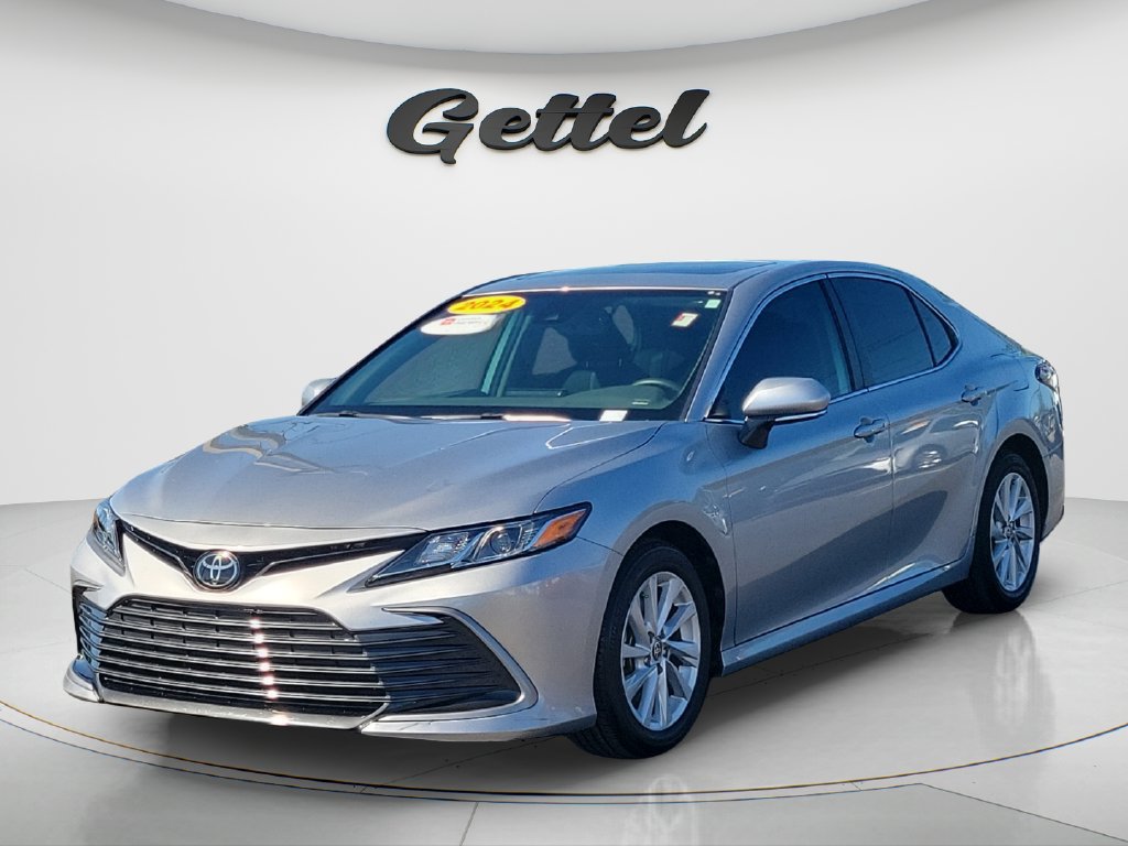 Used 2024 Toyota Camry LE w/ Convenience Package FWD image 1