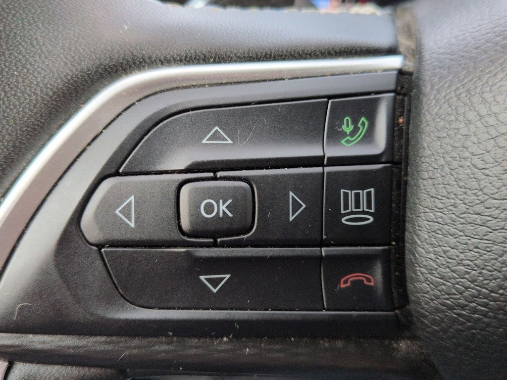 Used 2024 Jeep Grand Cherokee Altitude AWD/4WD image 12