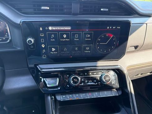 Used 2025 GMC Sierra 1500 AT4 w/ Technology Package AWD/4WD image 17