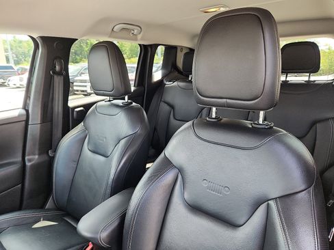 Used 2016 Jeep Renegade Limited image 24