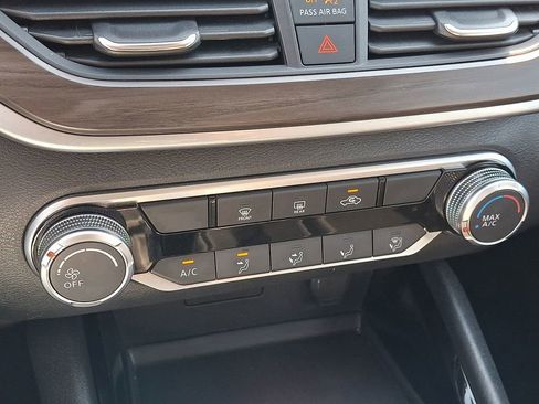 Used 2024 Nissan Altima 2.5 SV image 18