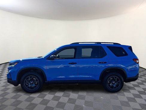 Used 2025 Honda Pilot TrailSport image 4