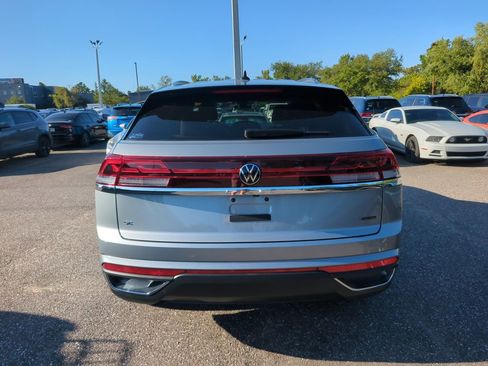 Certified 2025 Volkswagen Atlas Cross Sport SE AWD/4WD image 4