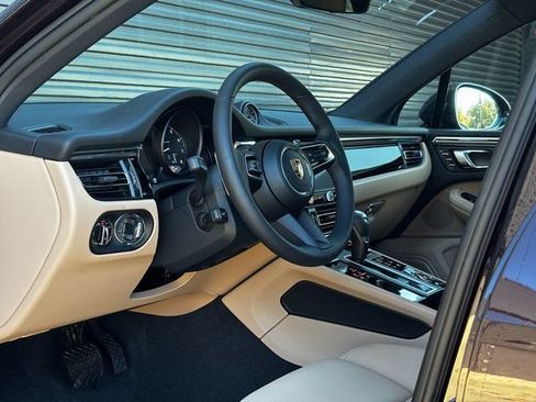 Certified 2026 Porsche Macan AWD/4WD image 4
