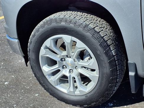 Used 2023 Chevrolet Silverado 1500 LTZ w/ LTZ Premium Package image 27