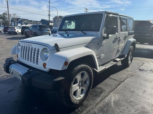 Used 2012 Jeep Wrangler Unlimited Sahara w/ Connectivity Group image 5