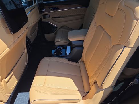 New 2026 Jeep Grand Cherokee L Summit AWD/4WD image 7