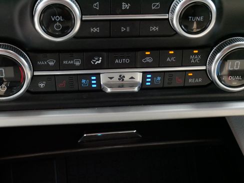 Used 2023 Ford Expedition Limited AWD/4WD image 32