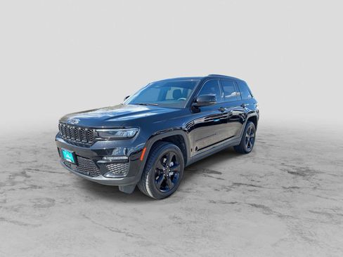 Used 2024 Jeep Grand Cherokee Limited w/ Luxury Tech Group II image 4