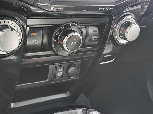 Used 2019 Toyota 4Runner TRD Off-Road image 23