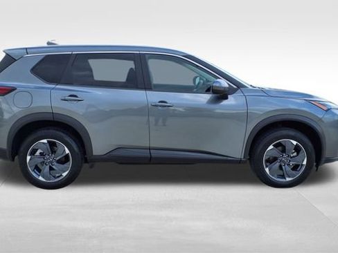Used 2025 Nissan Rogue SV image 9