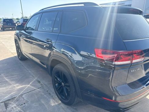 Used 2023 Volkswagen Atlas SEL R-Line AWD/4WD image 4