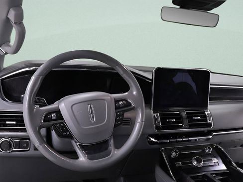 Used 2019 Lincoln Navigator Reserve AWD/4WD image 6