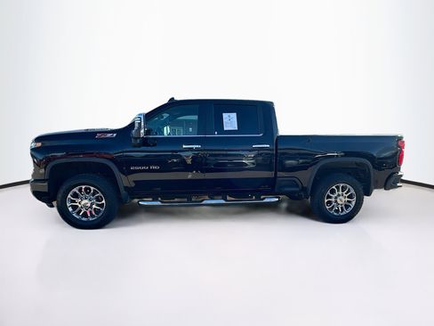 Used 2025 Chevrolet Silverado 2500 LT w/ Z71 Chrome Sport Edition image 4