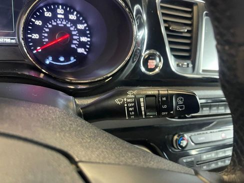 Used 2018 Kia Sedona SX image 28