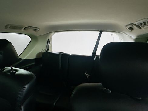 Used 2024 Nissan Armada SL w/ Captain's Chairs Package image 30