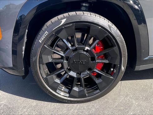 Used 2025 BMW XM image 12