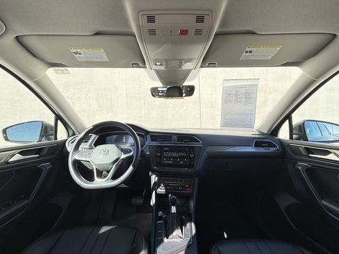 Used 2023 Volkswagen Tiguan SE image 6