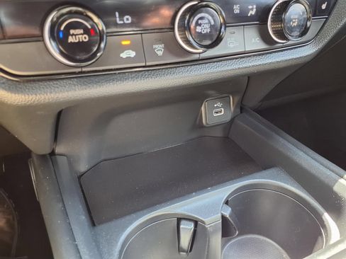 Used 2025 Honda HR-V Sport image 13