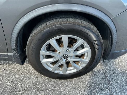 Used 2017 Nissan Rogue SV FWD image 11