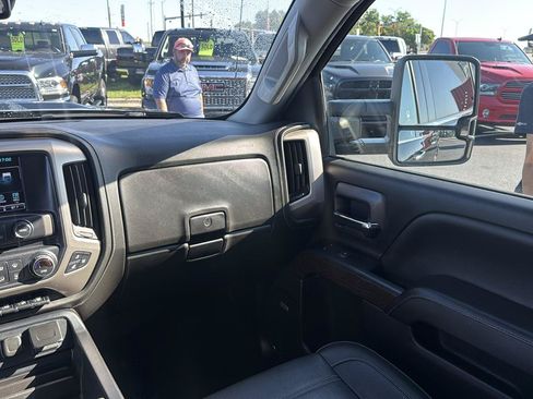 Used 2017 GMC Sierra 2500 Denali AWD/4WD image 23