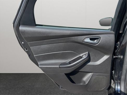 Used 2015 Ford Focus SE FWD image 30