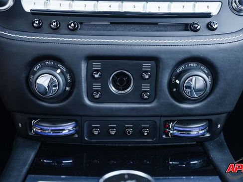 Used 2019 Rolls-Royce Wraith RWD image 22