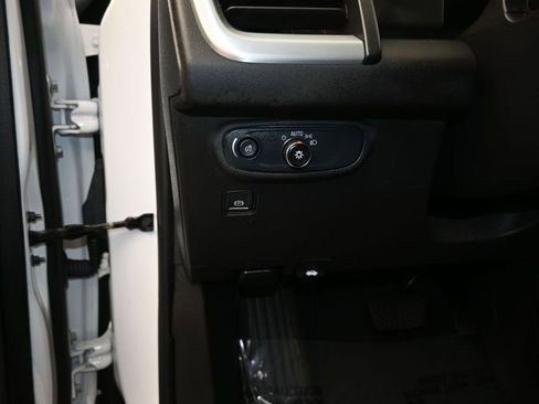 Used 2024 GMC Terrain SLE FWD image 12
