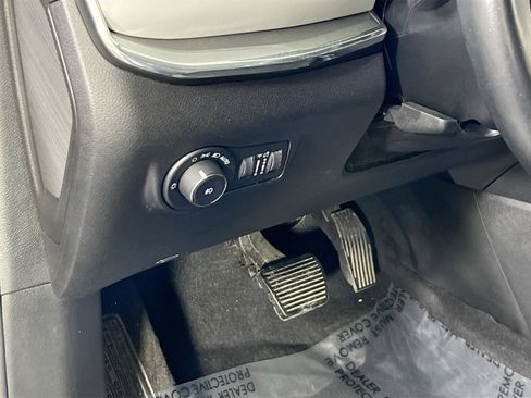 Used 2022 Jeep Compass Limited w/ Sun and Sound Group image 10