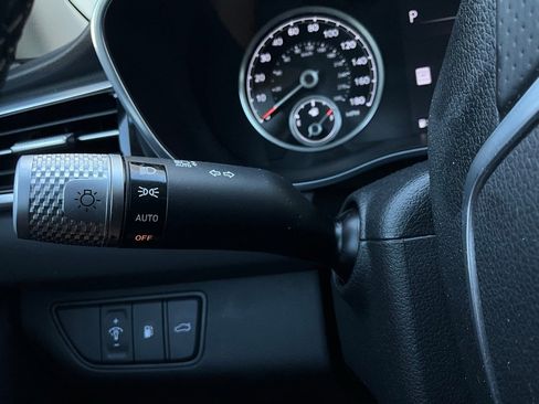 Used 2025 Genesis G70 2.5T image 38