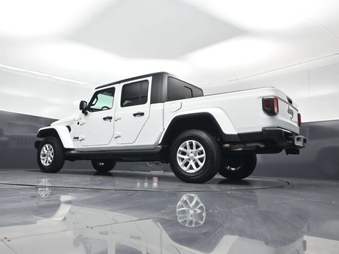 Used 2023 Jeep Gladiator Sport AWD/4WD image 44