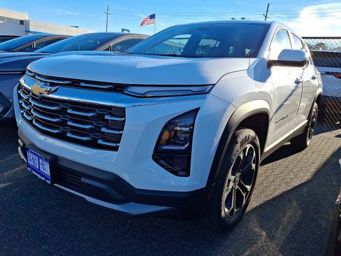 New 2026 Chevrolet Equinox LT image 3