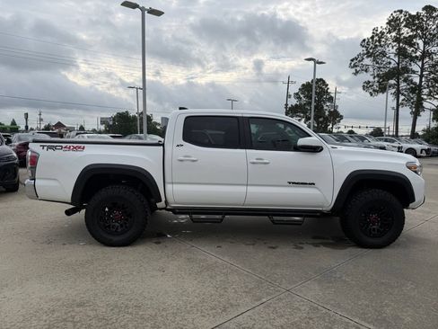 Used 2021 Toyota Tacoma TRD Off-Road AWD/4WD image 4