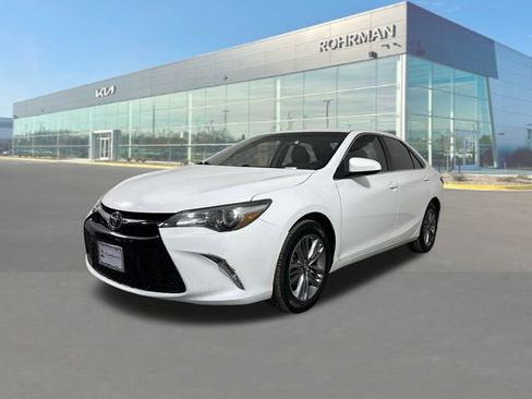 Used 2017 Toyota Camry SE image 1