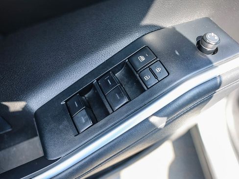 Certified 2025 Toyota Highlander XLE FWD image 12