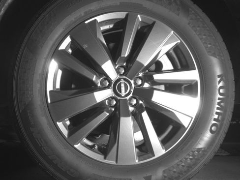 Used 2025 Nissan Pathfinder SV image 14