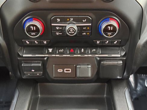 Used 2022 Chevrolet Silverado 2500 LTZ w/ LTZ Convenience Package image 27