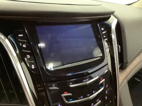 Used 2019 Cadillac Escalade ESV Premium Luxury AWD/4WD image 23
