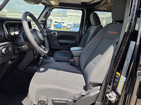 Used 2026 Jeep Wrangler Unlimited Rubicon AWD/4WD image 26