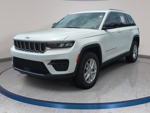 Used 2023 Jeep Grand Cherokee Laredo AWD/4WD image 1