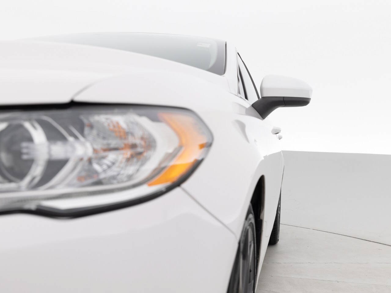 Used 2018 Ford Fusion SE w/ Equipment Group 201A FWD image 12
