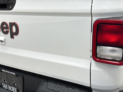 Used 2021 Jeep Gladiator Mojave w/ Trailer Tow Package AWD/4WD image 36
