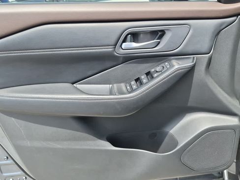 Used 2023 Nissan Rogue SV w/ SV Premium B Package AWD/4WD image 9