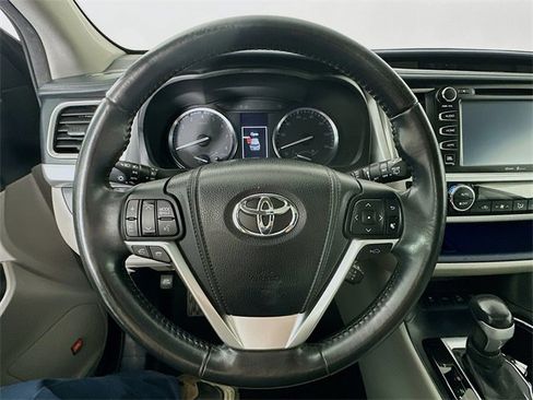 Used 2014 Toyota Highlander Limited image 24