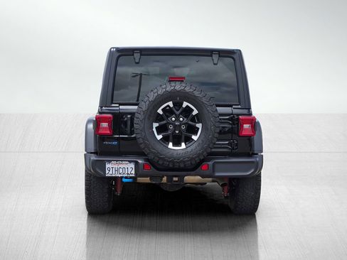 Used 2025 Jeep Wrangler Unlimited Rubicon 4xe w/ Convenience Group AWD/4WD image 5