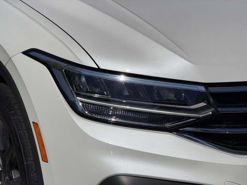 Certified 2023 Volkswagen Tiguan SE FWD image 10
