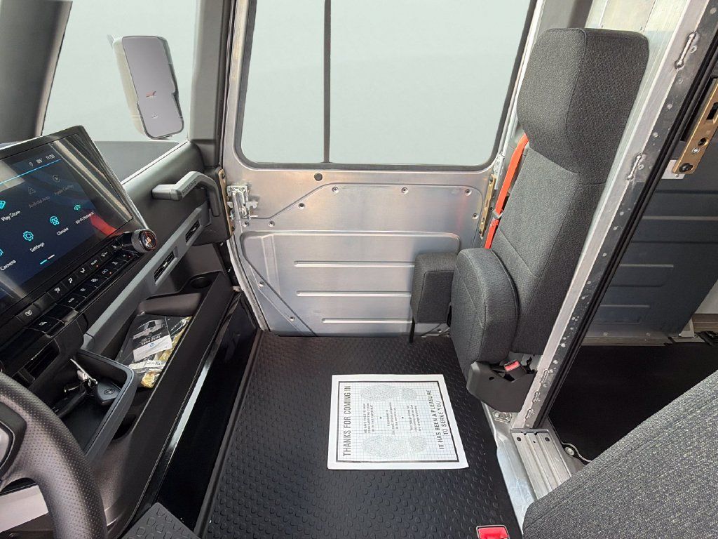 Used 2024 Chevrolet Brightdrop 400 w/ Commercial Equipment Package AWD/4WD image 23