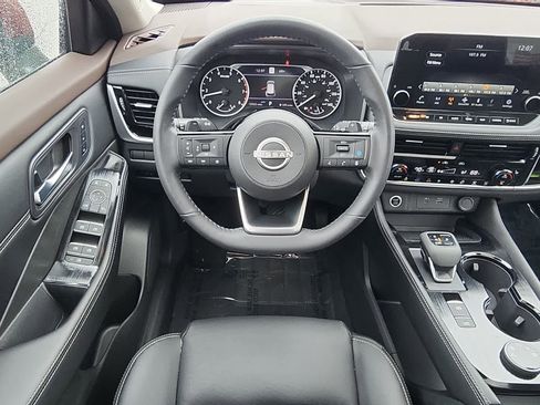 Used 2023 Nissan Rogue SL w/ SL Premium Package image 8