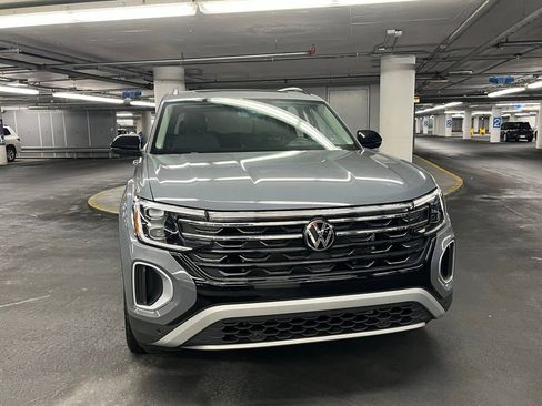 Certified 2025 Volkswagen Atlas Peak Edition SE AWD/4WD image 33